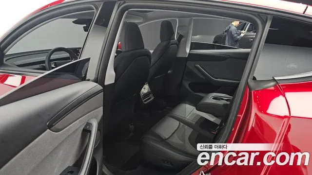 Tesla Model Y — Фото автомобиля 11