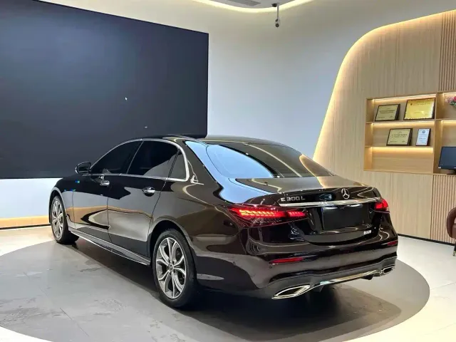 Mercedes-Benz E-Class — Фото автомобиля 7