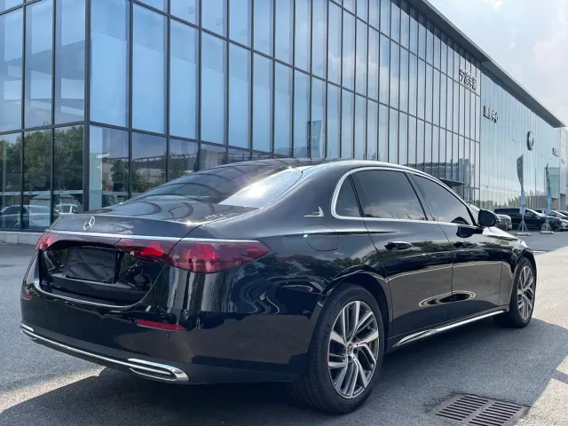 Mercedes-Benz E-Class — Фото автомобиля 20