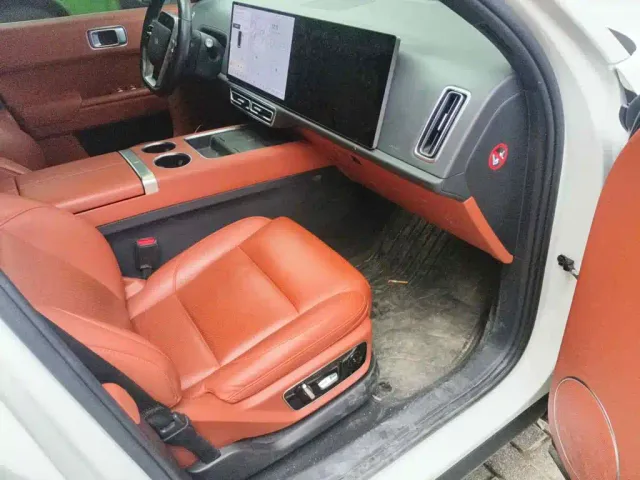 Li Auto L7 — Фото автомобиля 13