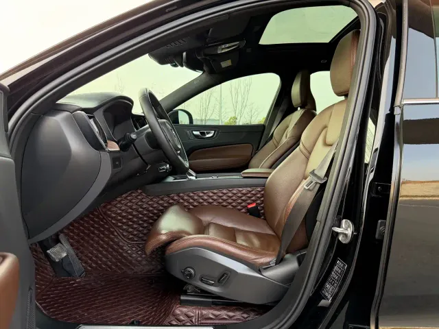 Volvo XC60 — Фото автомобиля 8