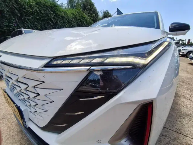 Changan Z6 — Фото автомобиля 12