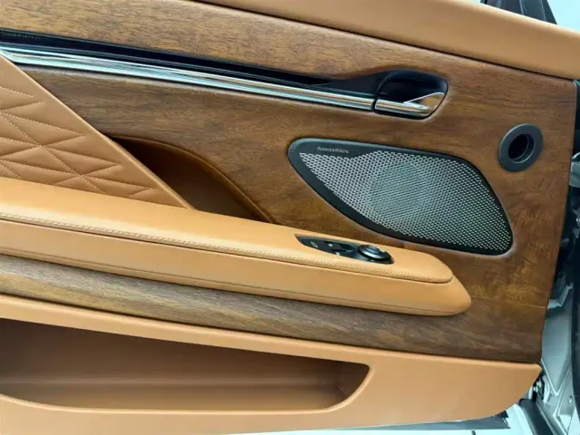 Aston Martin DB12 — Фото автомобиля 13