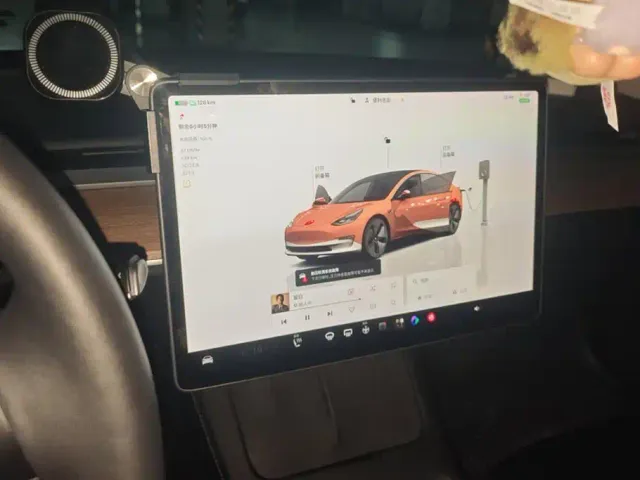 Tesla Model 3 — Фото автомобиля 13