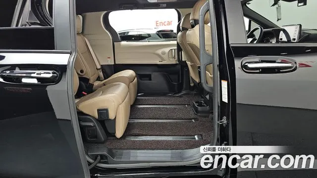 Toyota Sienna — Фото автомобиля 12