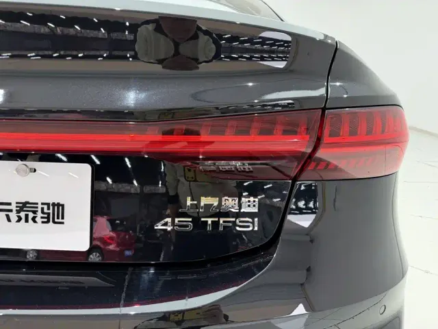 Audi A7L — Фото автомобиля 10