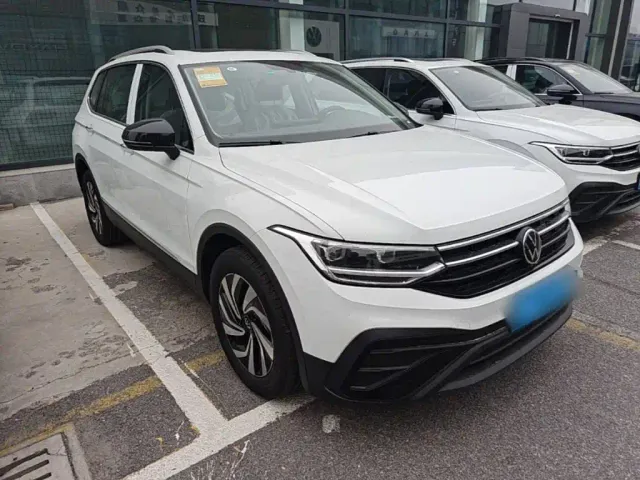 Volkswagen Tiguan L — Фото автомобиля 3
