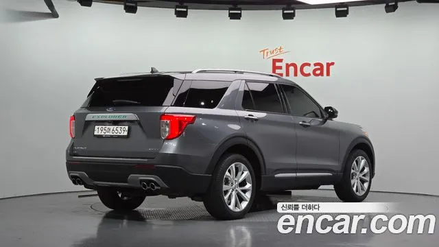 Ford Explorer Explorer 6 поколение 3.0 Platinum 4WD — Фото автомобиля 2