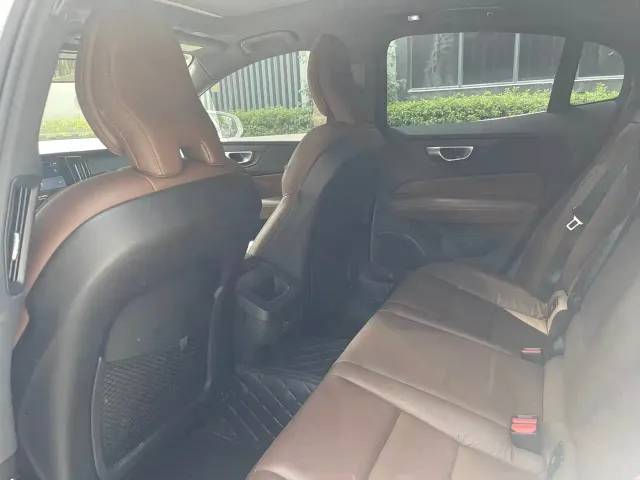 Volvo S60 — Фото автомобиля 6
