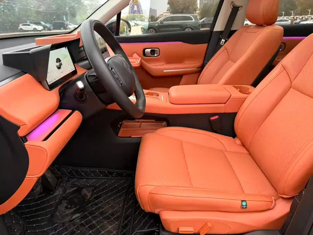 Leapmotor C10 — Фото автомобиля 18