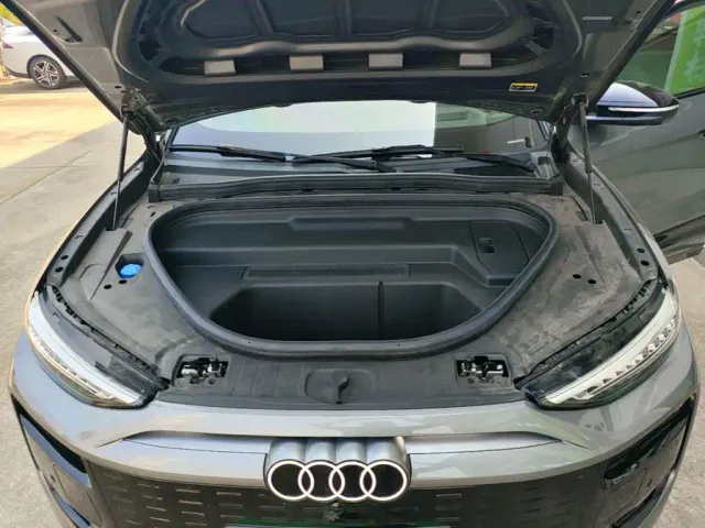 Audi Q6L e-tron — Фото автомобиля 19