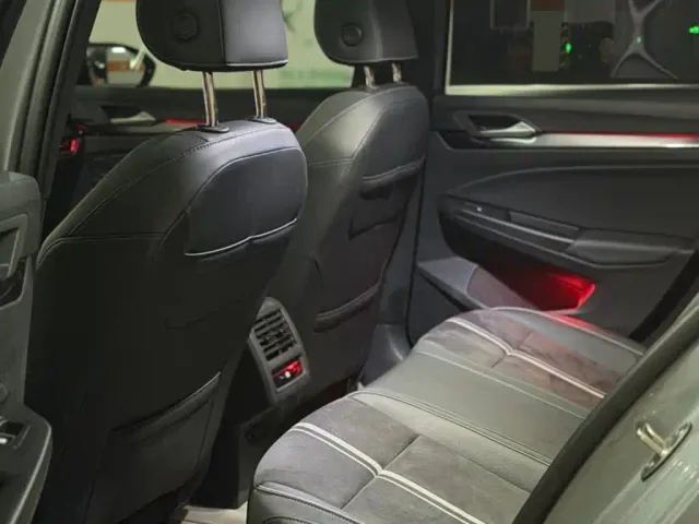 Volkswagen Golf 2023 Facelift 280TSI DSG R-Line Lite — Фото автомобиля 4