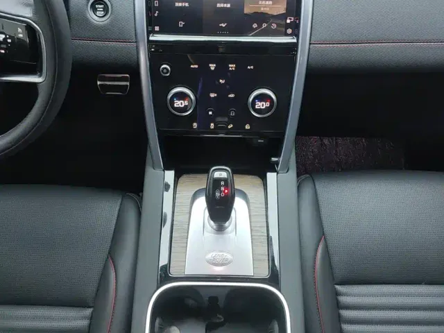 Land Rover Discovery Sport — Фото автомобиля 16