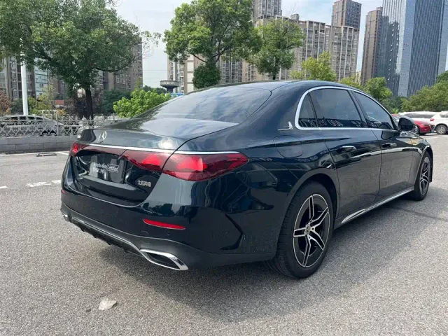 Mercedes-Benz E-Class — Фото автомобиля 5