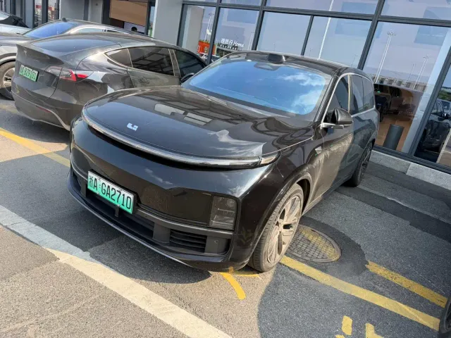 Li Auto L9 — Фото автомобиля 6