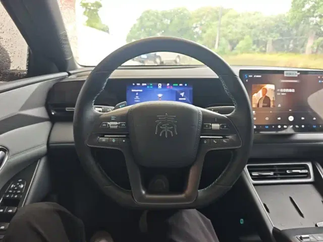 BYD Qin L — Фото автомобиля 10