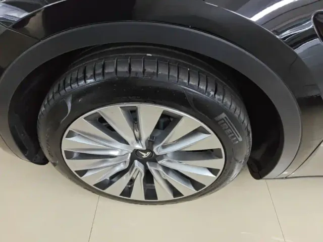 Tesla Model Y — Фото автомобиля 22