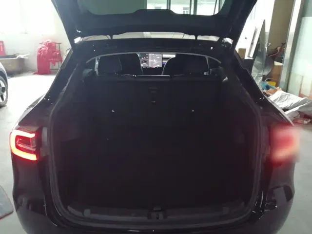 Tesla Model Y — Фото автомобиля 18