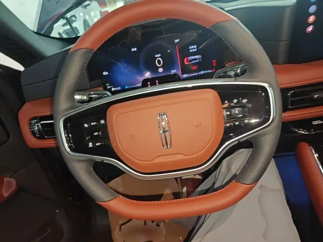 Lincoln Aviator — Фото автомобиля 10