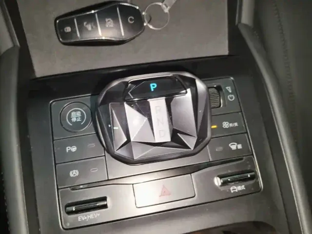 BYD Qin L — Фото автомобиля 13