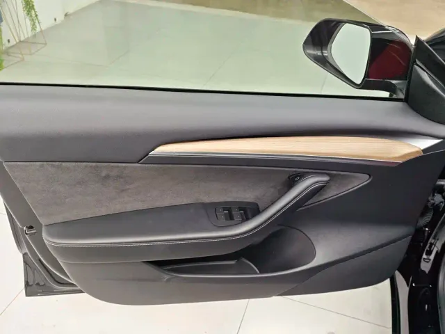 Tesla Model 3 — Фото автомобиля 22