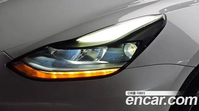 Tesla Model 3 — Фото автомобиля 21