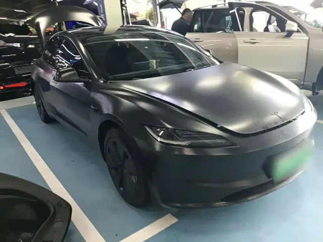 Tesla Model 3 — Фото автомобиля 3