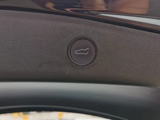 Tesla Model 3 — Фото автомобиля 12