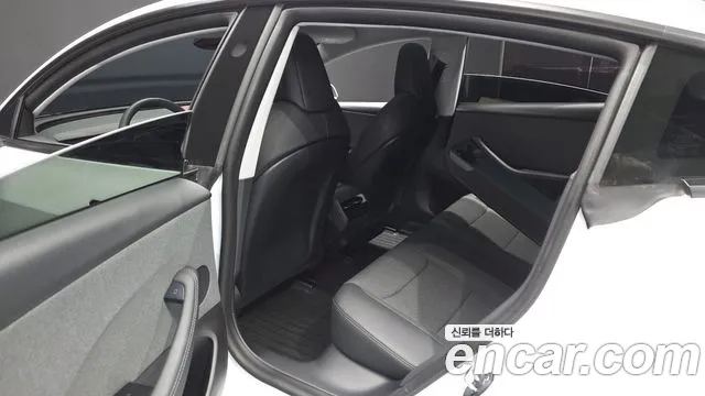 Tesla Model 3 — Фото автомобиля 18
