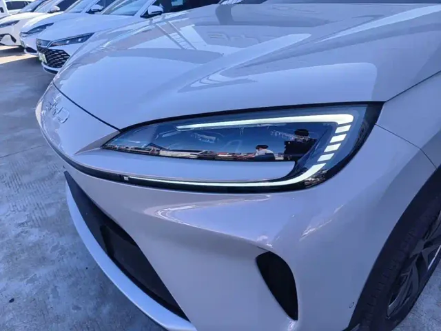 BYD Hai Shi 07 DM-i — Фото автомобиля 23