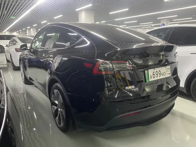 Tesla Model Y — Фото автомобиля 11