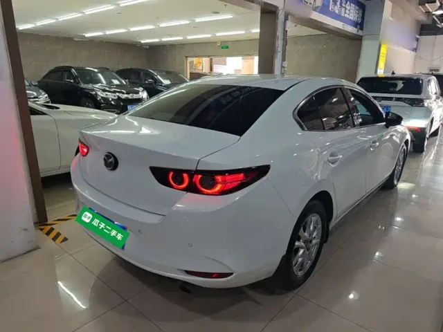 Mazda Axela — Фото автомобиля 6