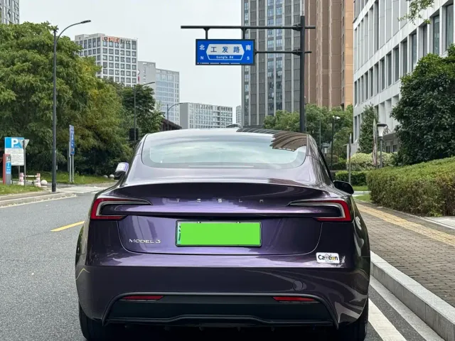 Tesla Model 3 — Фото автомобиля 12