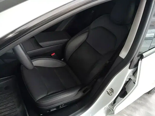 Tesla Model 3 — Фото автомобиля 14