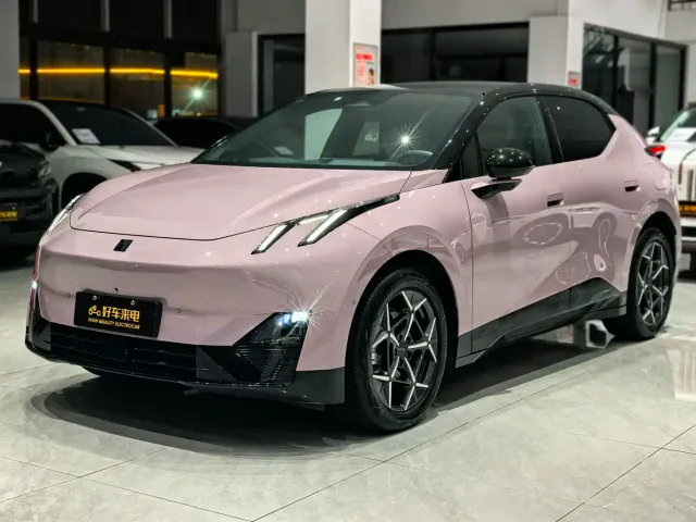 Фотография автомобиля — Lynk & Co Z20
