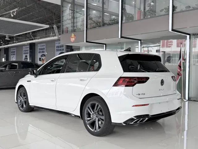 Volkswagen Golf — Фото автомобиля 15