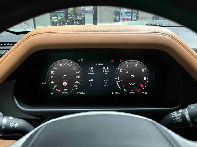 Land Rover Defender — Фото автомобиля 5