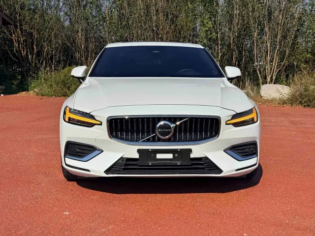 Volvo S60 — Фото автомобиля 2