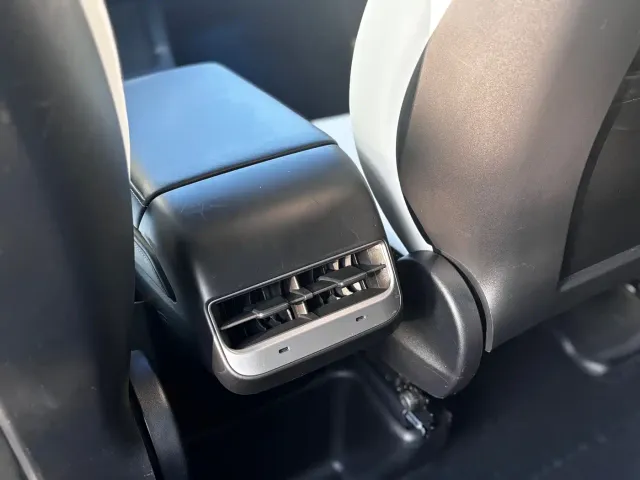 Tesla Model Y — Фото автомобиля 20