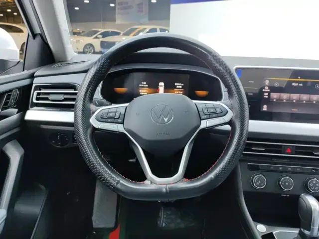 Volkswagen Lavida — Фото автомобиля 15