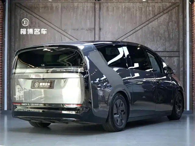 Li Auto MEGA — Фото автомобиля 22