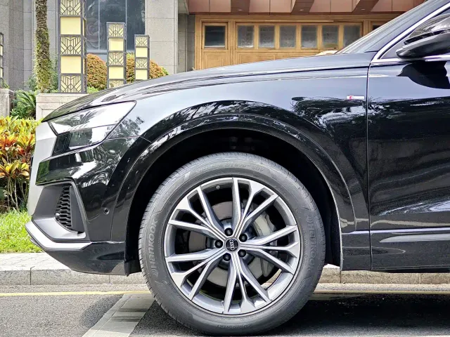 Audi Q8 — Фото автомобиля 7