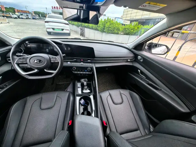 Hyundai Elantra — Фото автомобиля 4