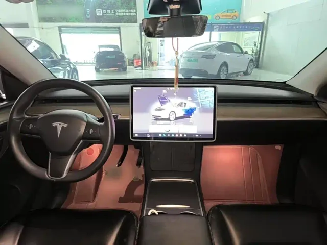 Tesla Model Y — Фото автомобиля 9