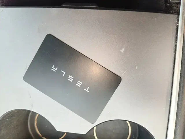 Tesla Model Y — Фото автомобиля 8