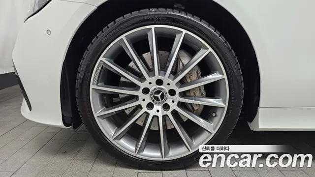 Mercedes-Benz E-Class — Фото автомобиля 5