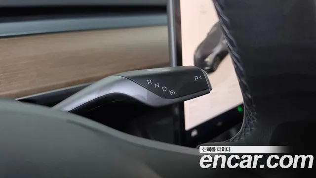 Tesla Model Y — Фото автомобиля 12