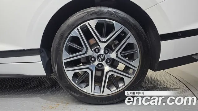 Hyundai Grandeur GN7 — Фото автомобиля 6