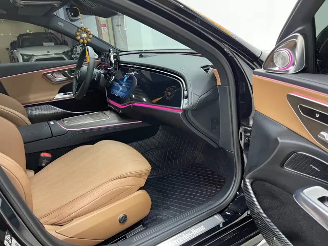 Mercedes-Benz E-Class — Фото автомобиля 12