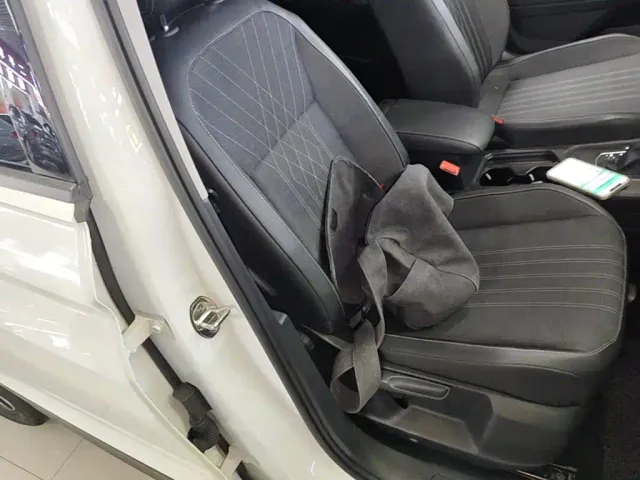 Volkswagen Tiguan L — Фото автомобиля 24